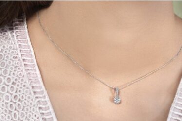 kalung emas putih wanita